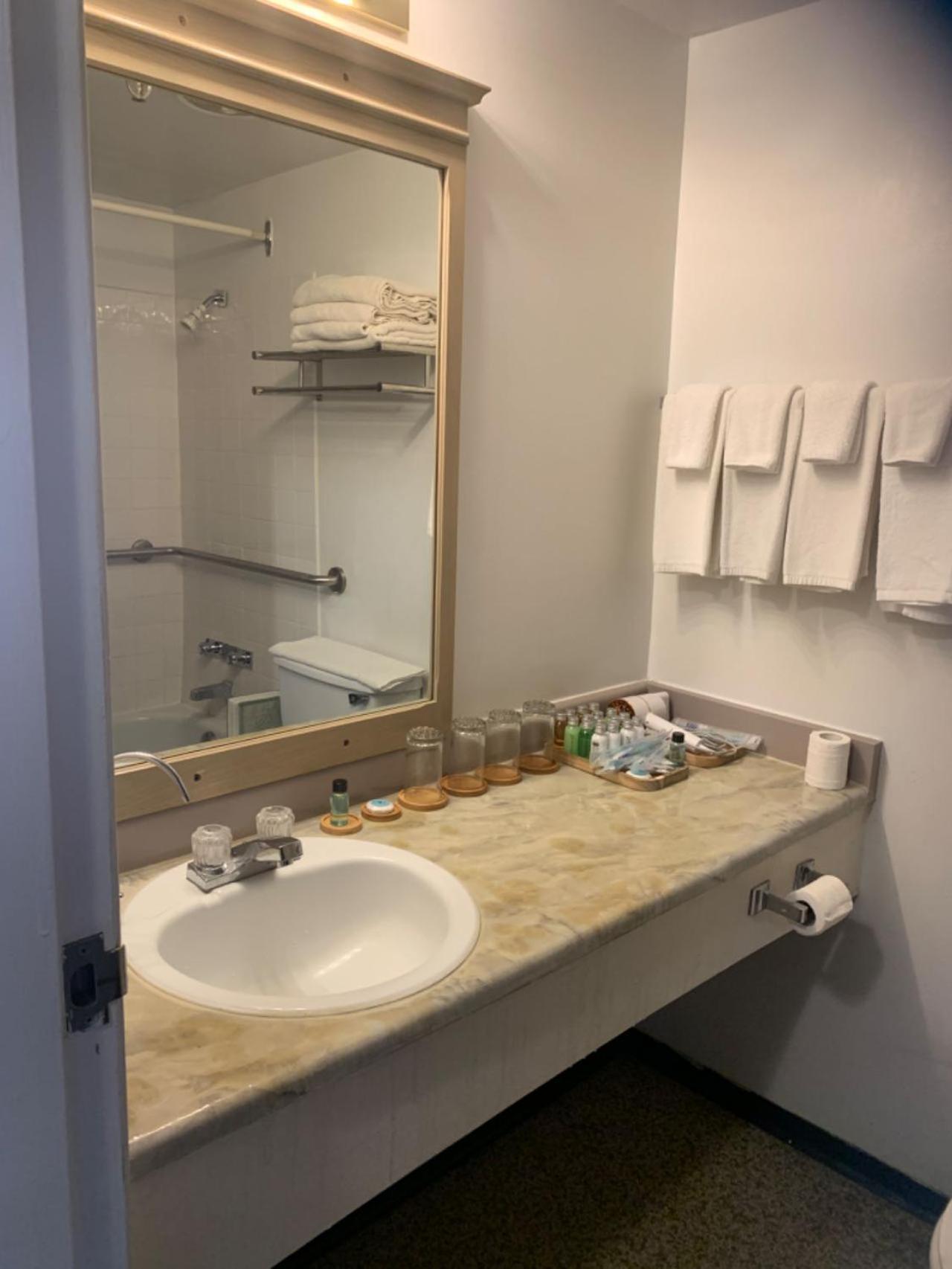 Providence Place Inn Порт-Харди Экстерьер фото