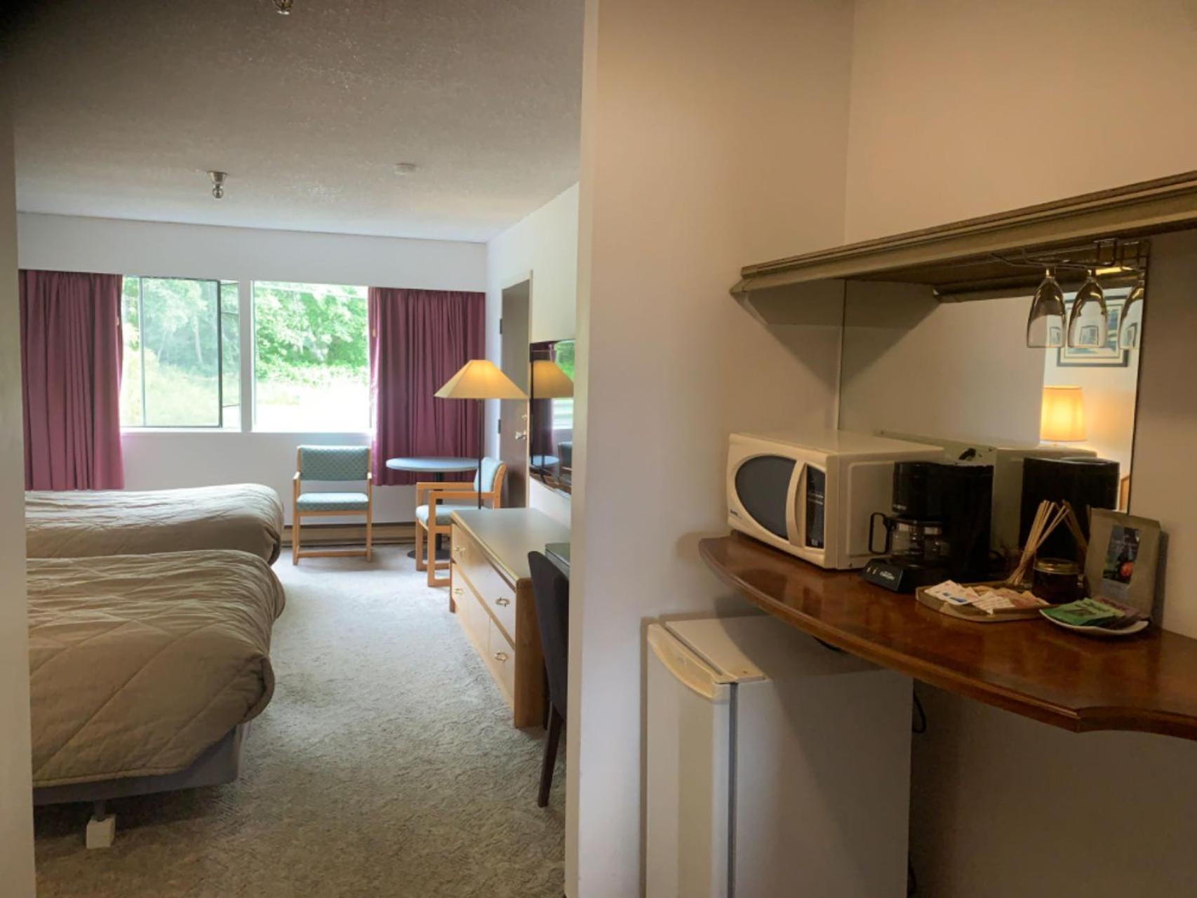 Providence Place Inn Порт-Харди Экстерьер фото