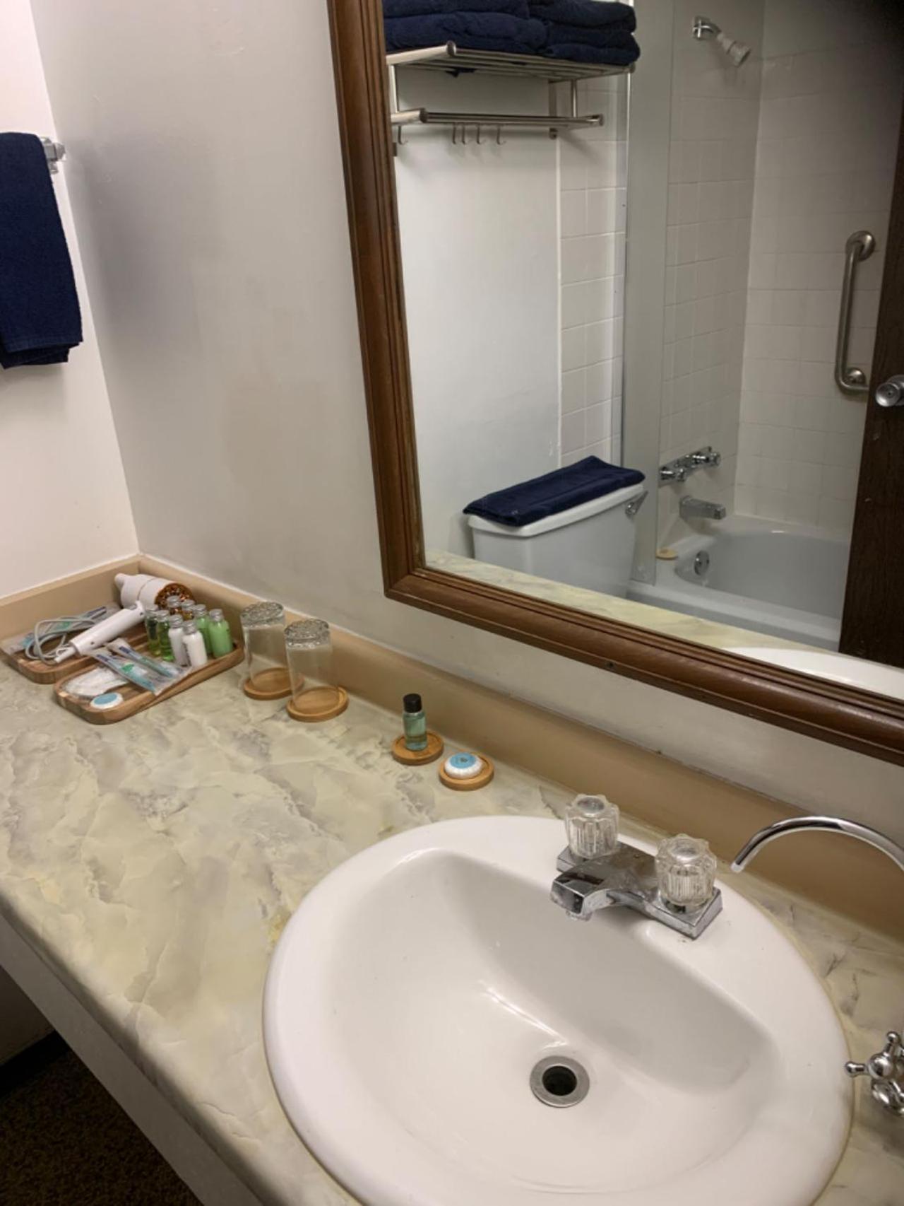 Providence Place Inn Порт-Харди Экстерьер фото