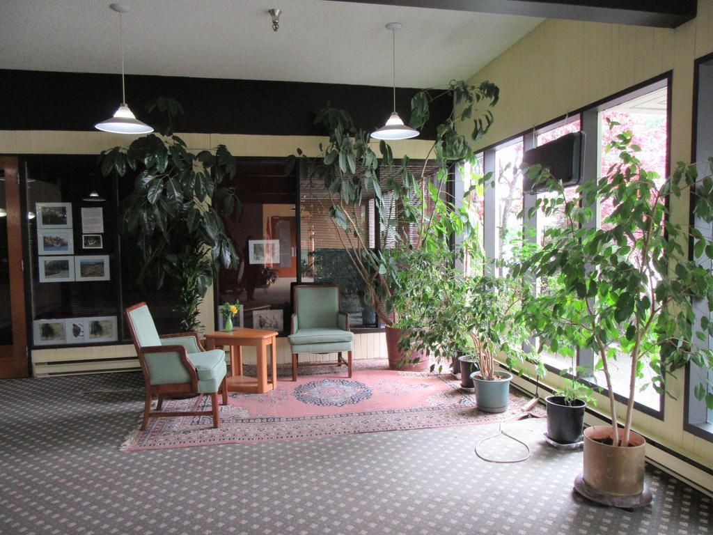 Providence Place Inn Порт-Харди Экстерьер фото